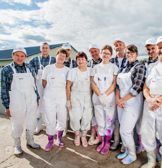 Pracownicy fermy Agro Sokołów w Pieckach